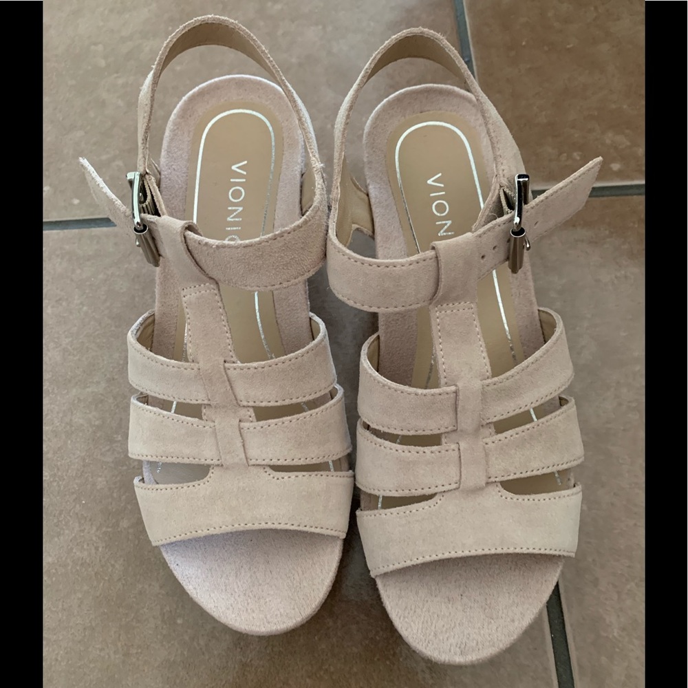 Vionic Tawny Platform Beige Suede Sandals